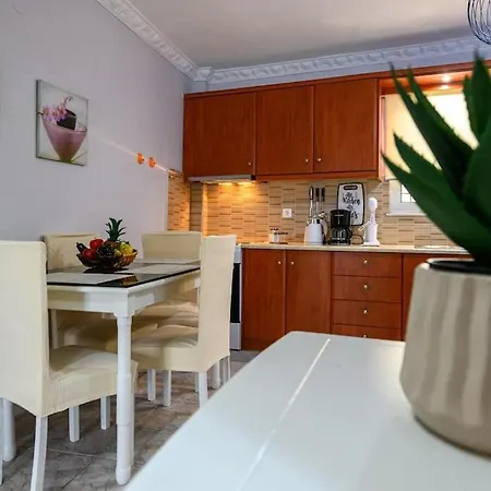 Spacious With Patio شقة