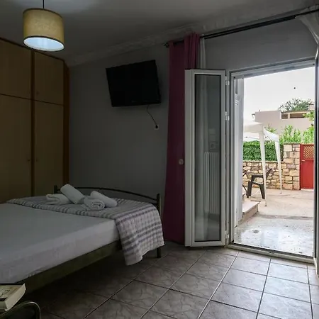 Spacious With Patio *