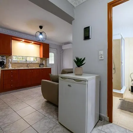 Spacious With Patio * Каламата