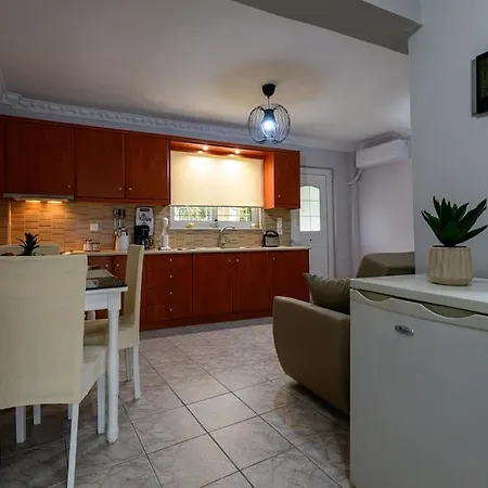 Апартаменты Spacious With Patio