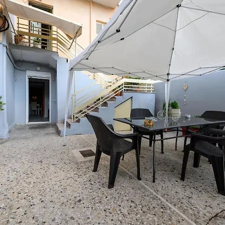 Апартаменты Spacious With Patio