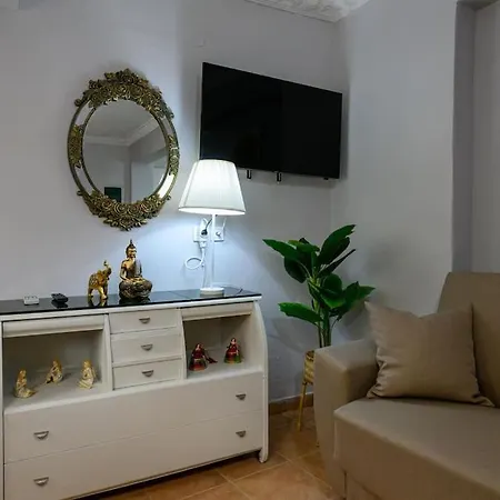 Spacious With Patio Каламата
