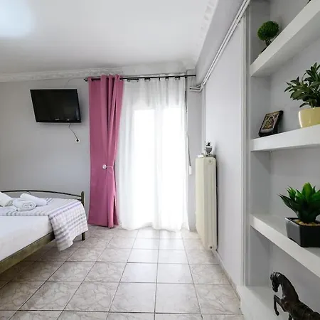 Spacious With Patio *